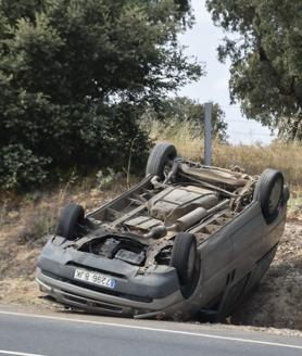 Imagen secundaria 2 - Una mujer herida tras un accidente en la carretera de Alba de Tormes