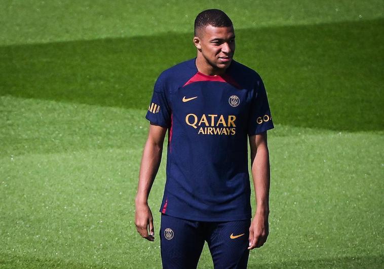 El PSG deja a Mbappé fuera de la gira por Japón y le pone a la venta