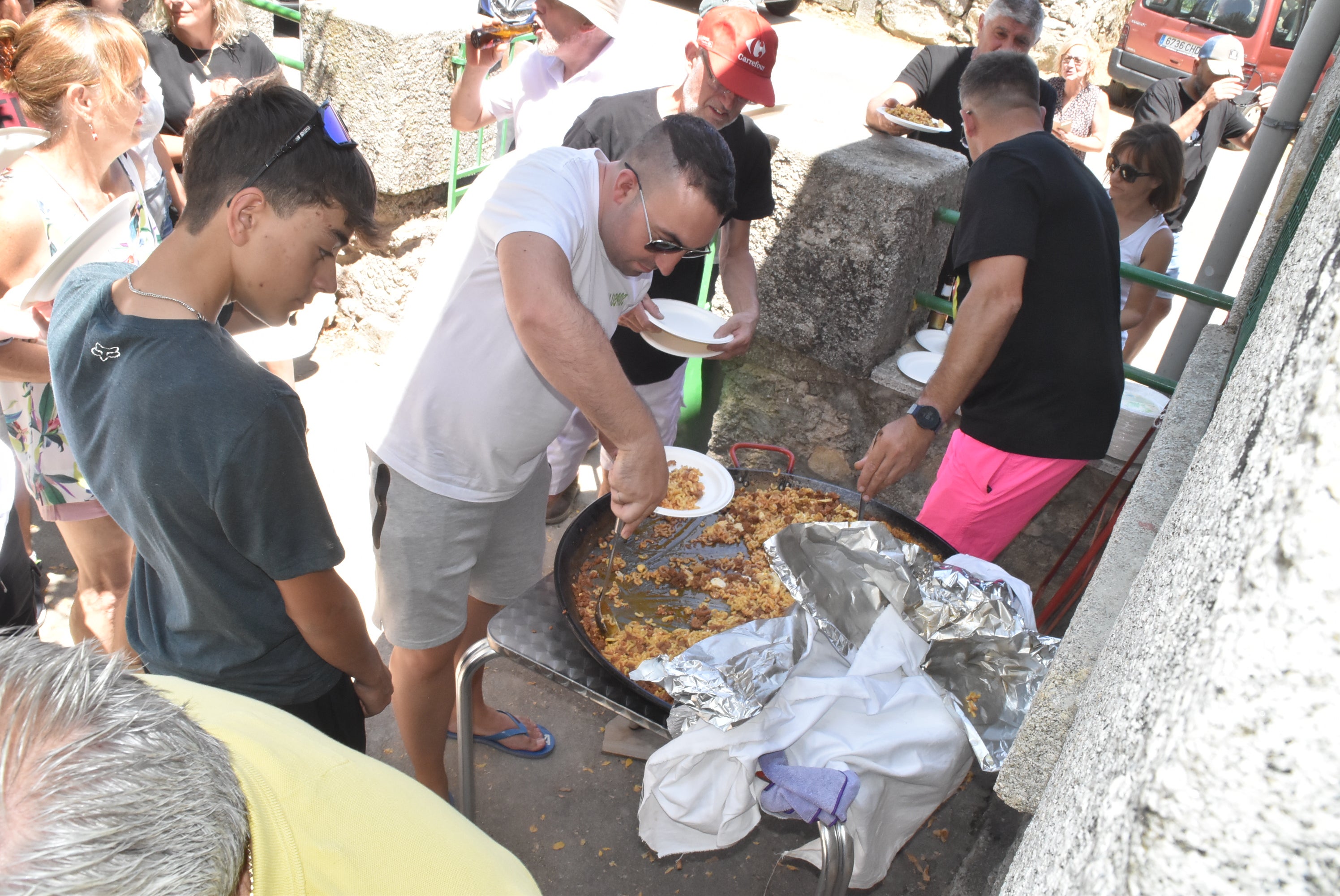 Fideuá y pasta en las fiestas de Santiago en Valverde de Valdelacasa