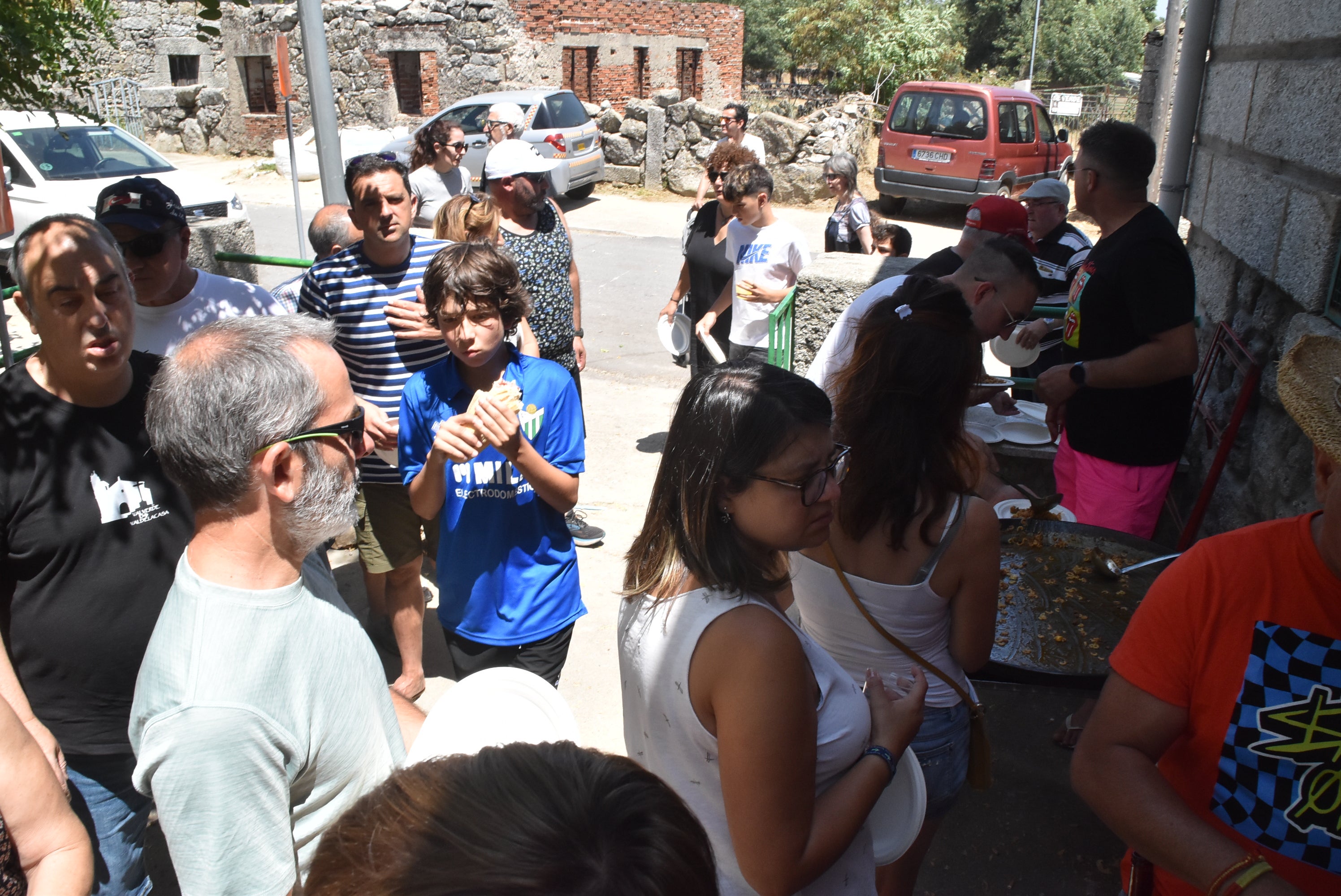 Fideuá y pasta en las fiestas de Santiago en Valverde de Valdelacasa