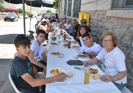 Fideuá y pasta en las fiestas de Santiago en Valverde de Valdelacasa