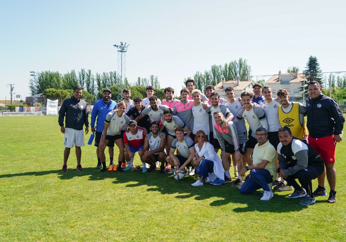 Foto de familia del último entrenamiento del Salamanca la pasada temporada.