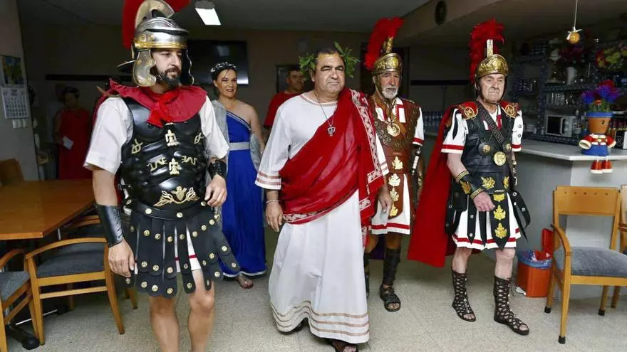 El alcalde de Saldaña vestido de senador romano