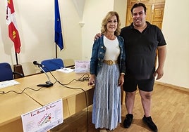 Imagen de la concejala de Cultura, Purificación Pozo, con el organizador del taller Francisco Javier Sánchez.