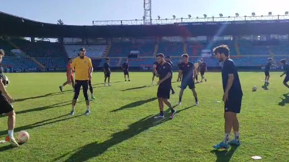 Así fue el regreso a los entrenamientos del Salamanca UDS: mucho balón, calor y buen rollo