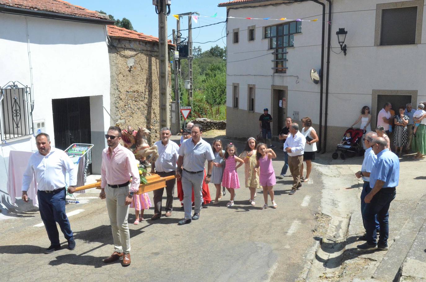 Culminan las fiestas de Rinconada de la Sierra con la procesión de Santiago Apóstol