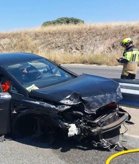 Imagen secundaria 2 - Tres jóvenes graves tras un brutal accidente en la A-66 a la altura de Buenavista