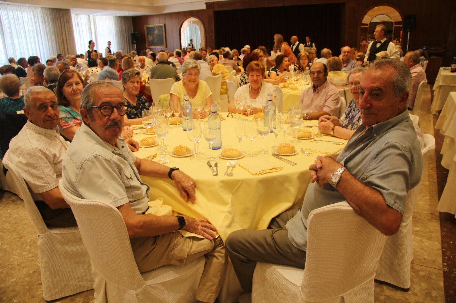 El homenaje a los mayores de Santa Marta reúne a 300 veteranos