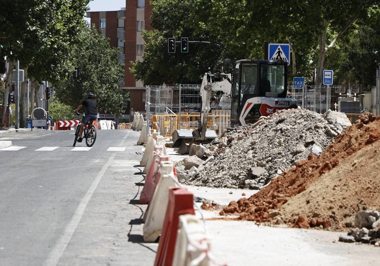 Imagen principal - Empujón estival de obras en zonas clave para el tráfico de la ciudad