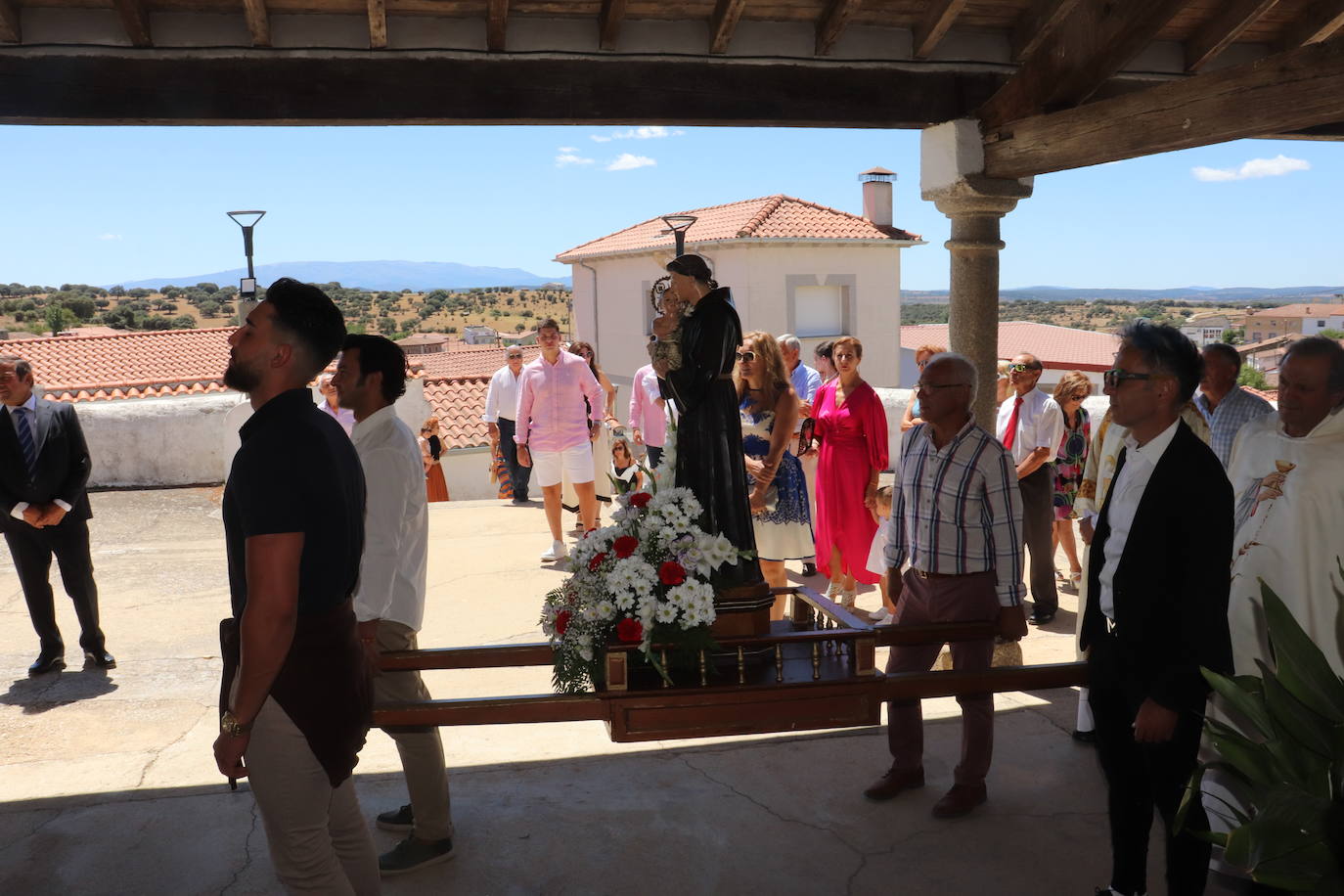 Frades de la Sierra celebra el día de su patrón con una animada jornada festiva