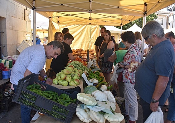 El puesto de verduras y hortalizas fue el más concurrido durante toda la mañana