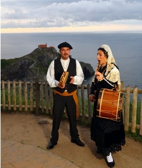 Imagen secundaria 2 - La boda de Asier e Isabel en Vizcaya.