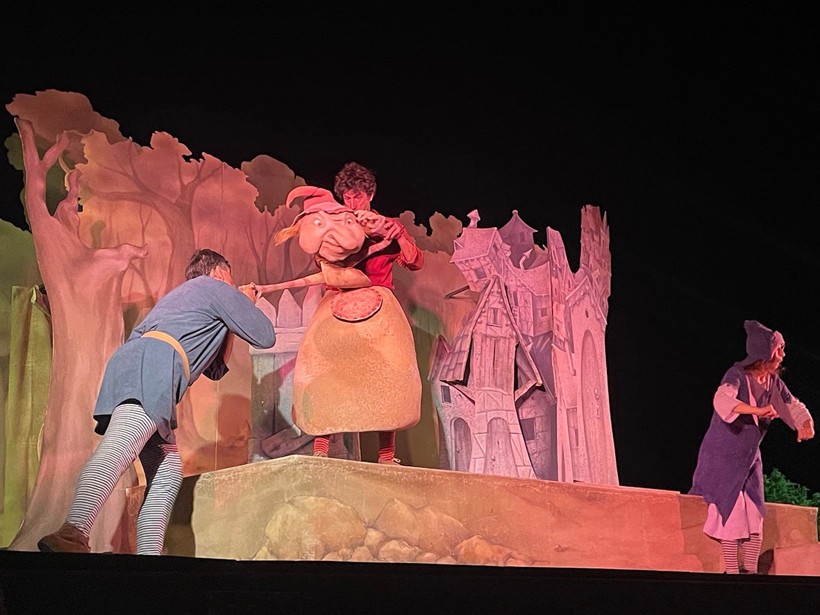 La mejor galería del Verano Cultural de Carbajosa y el espectáculo «Un cuento de brujas»