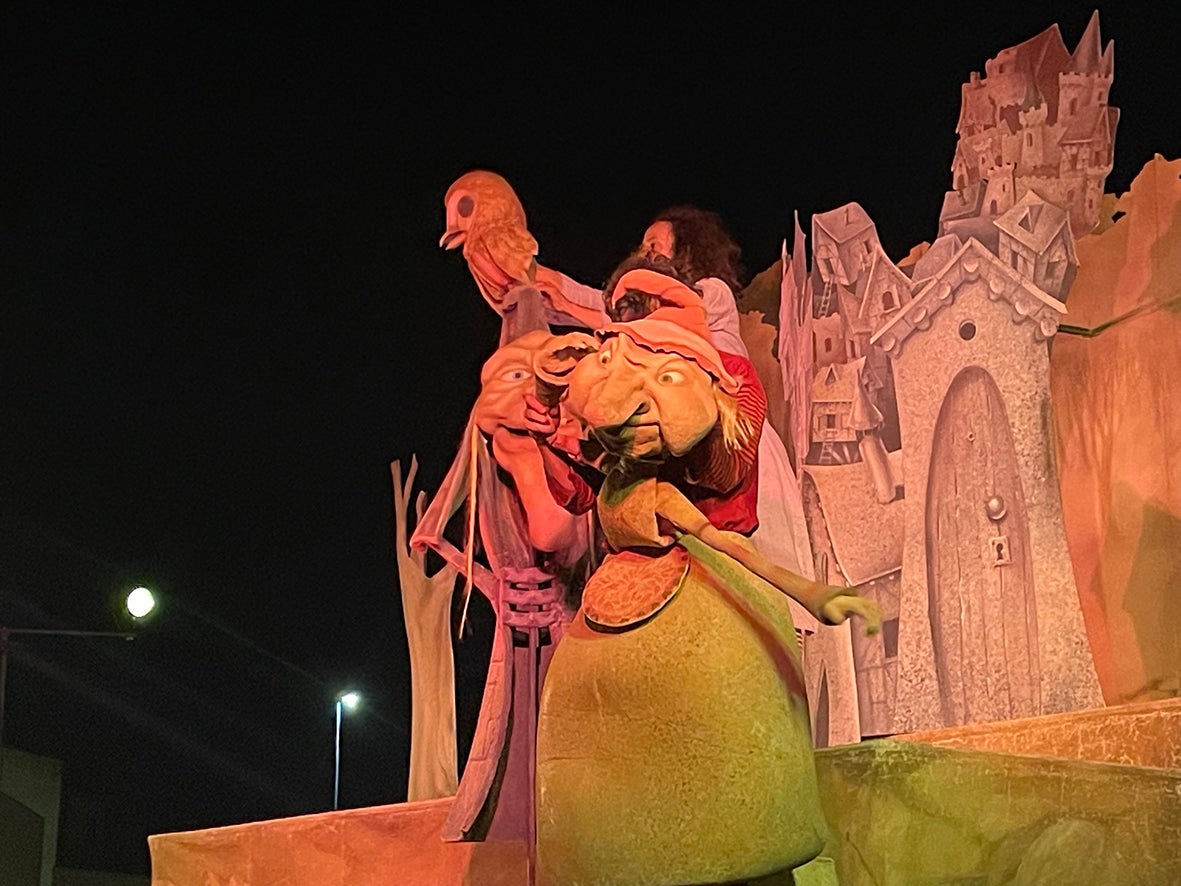 La mejor galería del Verano Cultural de Carbajosa y el espectáculo «Un cuento de brujas»