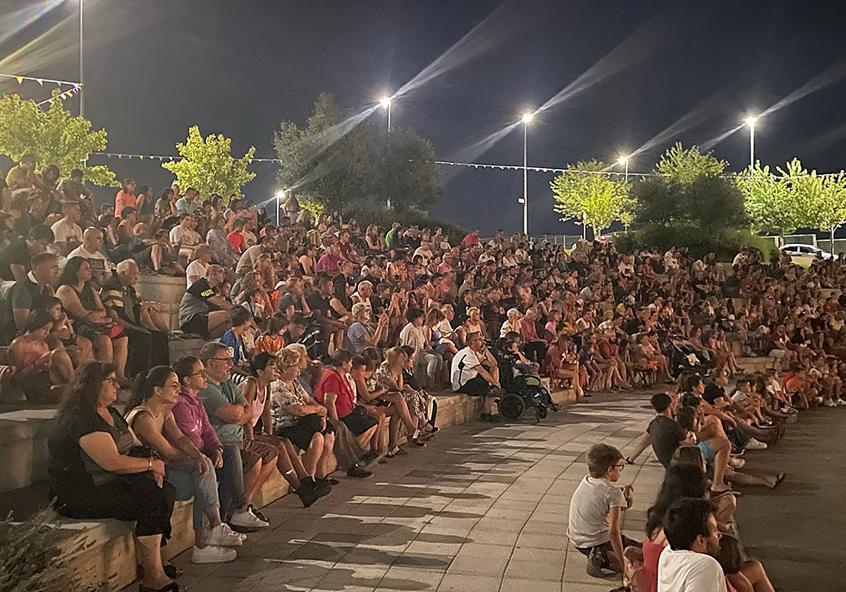 La mejor galería del Verano Cultural de Carbajosa y el espectáculo «Un cuento de brujas»