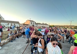 Parte de los peregrinos de la cita teresiana que arrancó al caer el sol