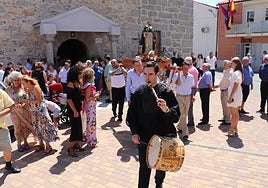 Imagen de la imagen de Santo Domingo de Guzmán en su salida de la iglesia de Peromingo en 2022