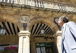 ¿Le gusta el nuevo medallón dedicado a Alfonso IX de León que ya luce en la Plaza Mayor? 