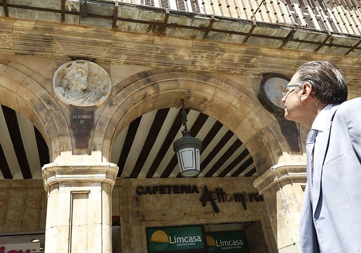 ¿Le gusta el nuevo medallón dedicado a Alfonso IX de León que ya luce en la Plaza Mayor? 