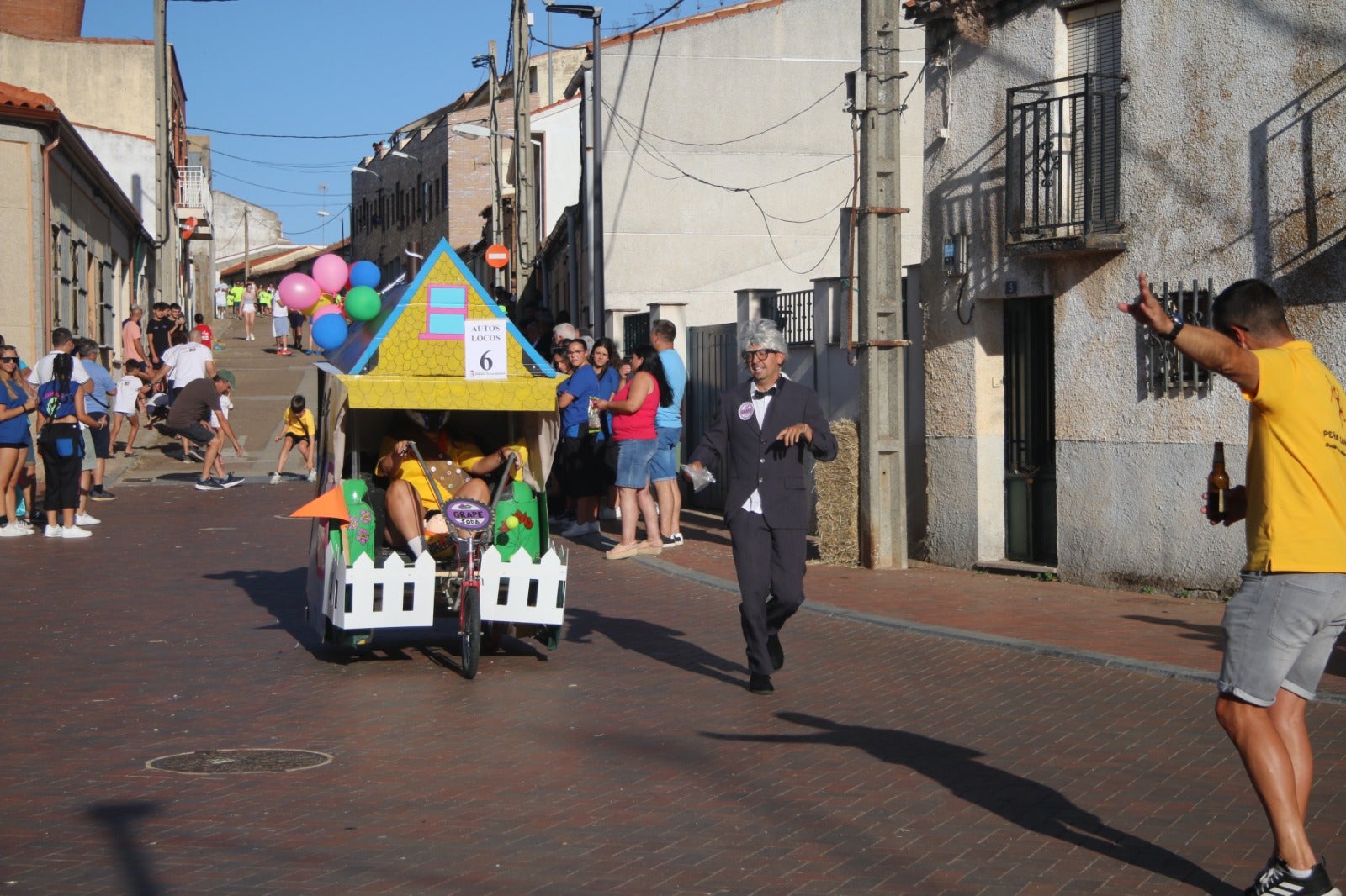 Doñinos disfruta de los Autos Locos y del Market de Artesanía