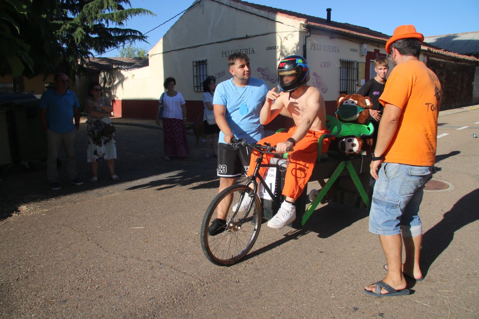 Doñinos disfruta de los Autos Locos y del Market de Artesanía