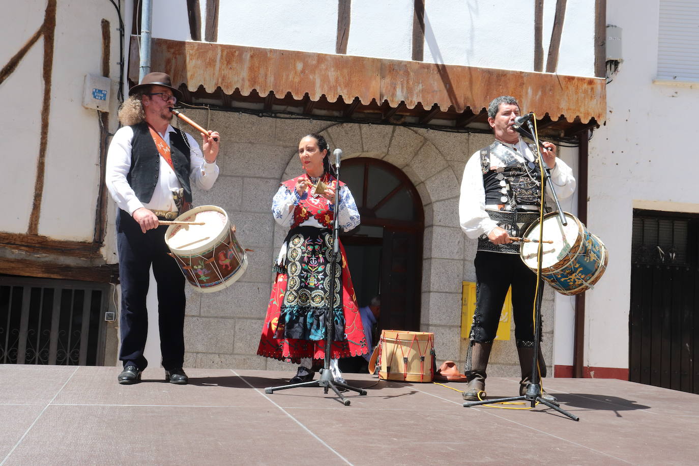 Valero rinde homenaje a sus mayores en la fiesta de la colmena