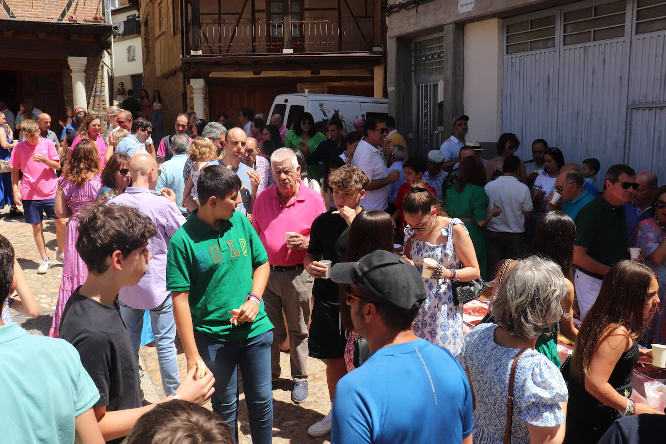 Valero rinde homenaje a sus mayores en la fiesta de la colmena