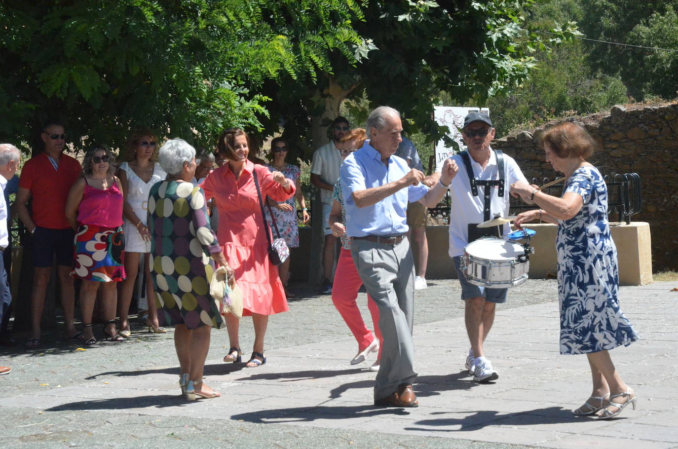 Saelices el Chico palpita en la procesión de San Benito