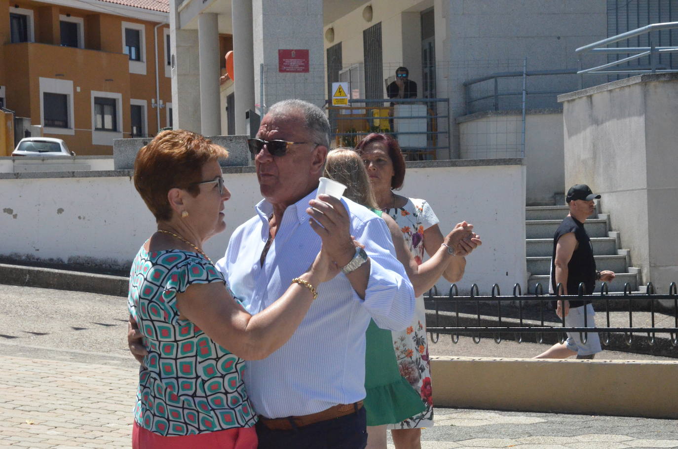 Saelices el Chico palpita en la procesión de San Benito