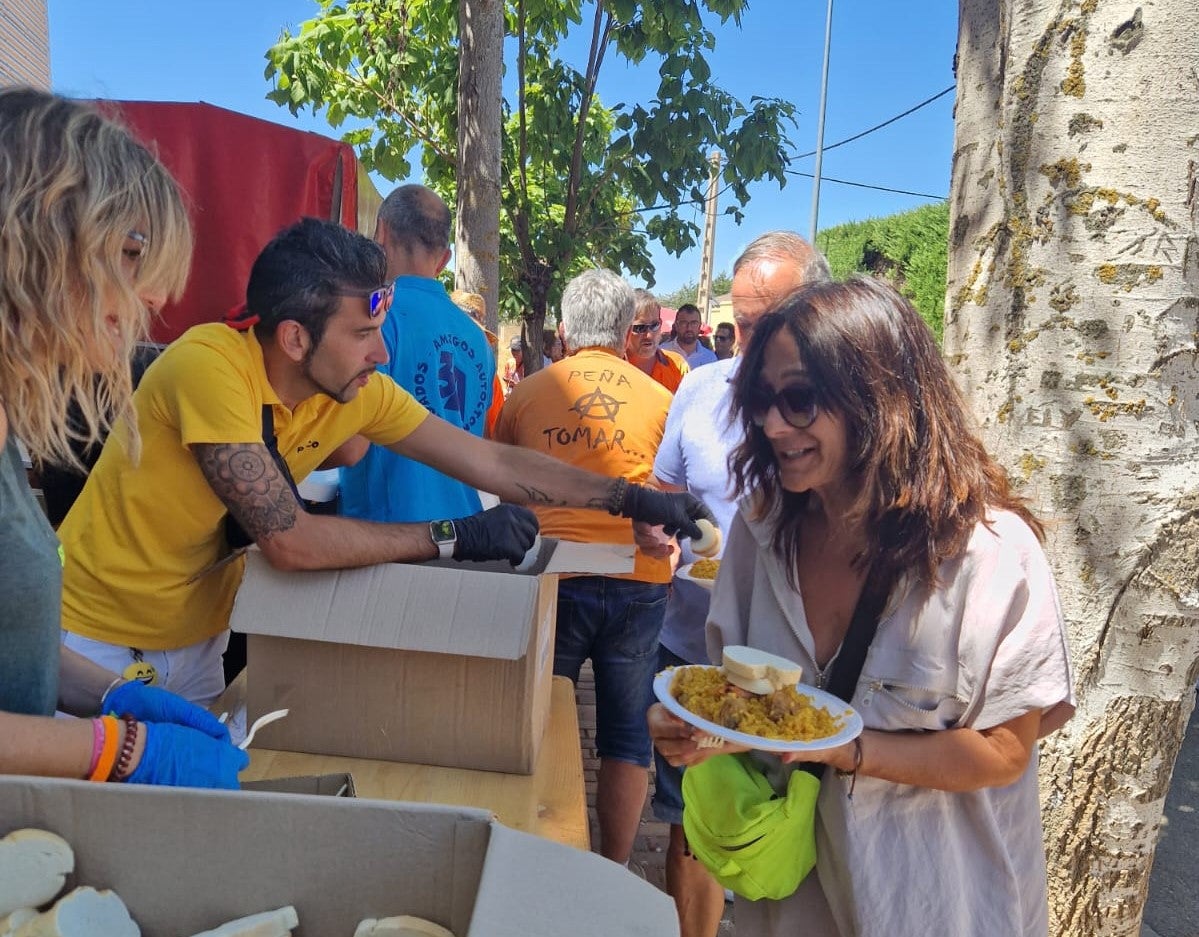 Doñinos disfruta con la comida festiva de hermandad