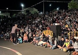 Los vecinos de Carbajosa de la Sagrada llenaros las gradas del Recinto Ferial