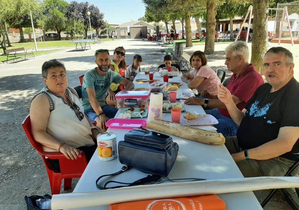 Más de 400 personas reviven el Lunes de Aguas estival en Palaciosrubios