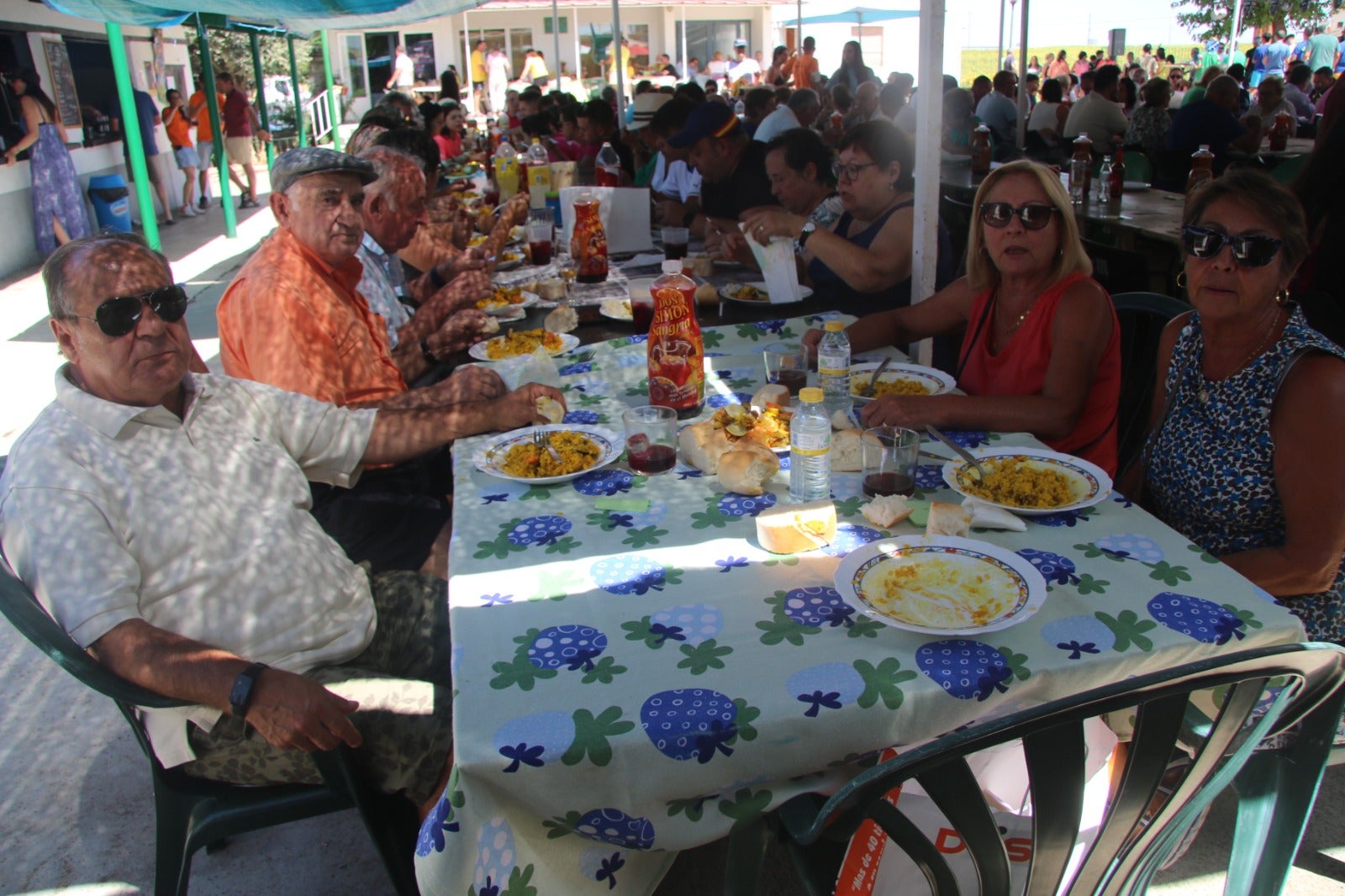 Fin de fiesta en Robliza de Cojos con 400 raciones de paella