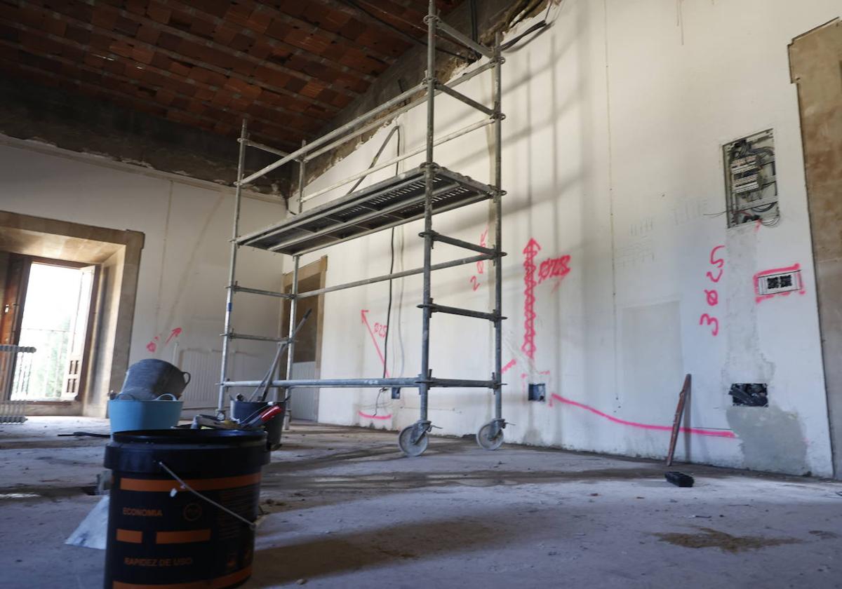 Obras en el interior de un aula del edificio Solís.