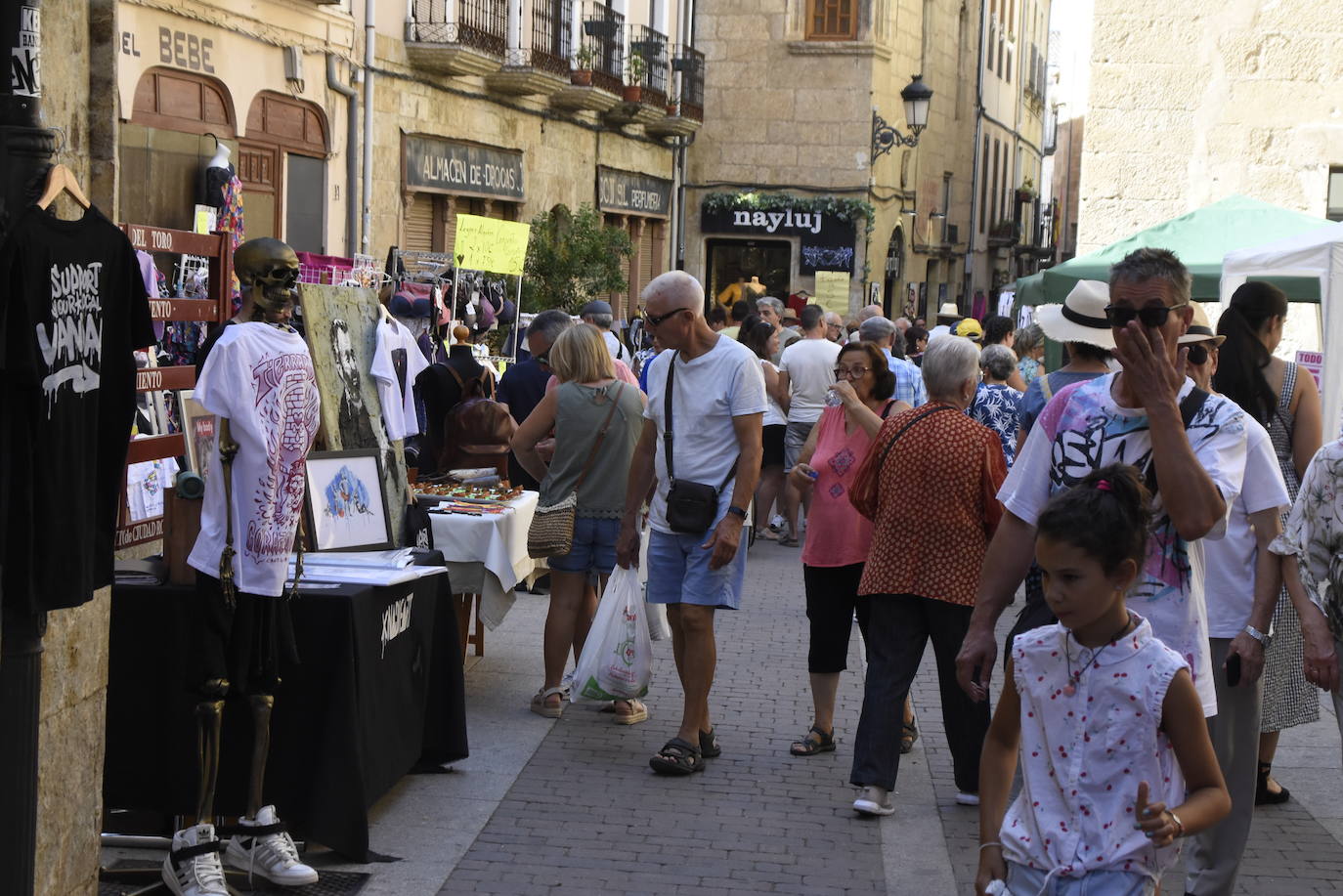 Miles de personas exaltan el comercio local en el Martes Mayor de Ciudad Rodrigo