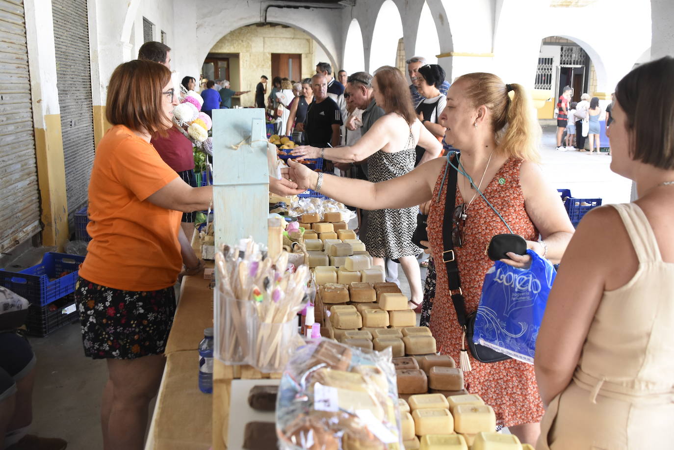 Miles de personas exaltan el comercio local en el Martes Mayor de Ciudad Rodrigo