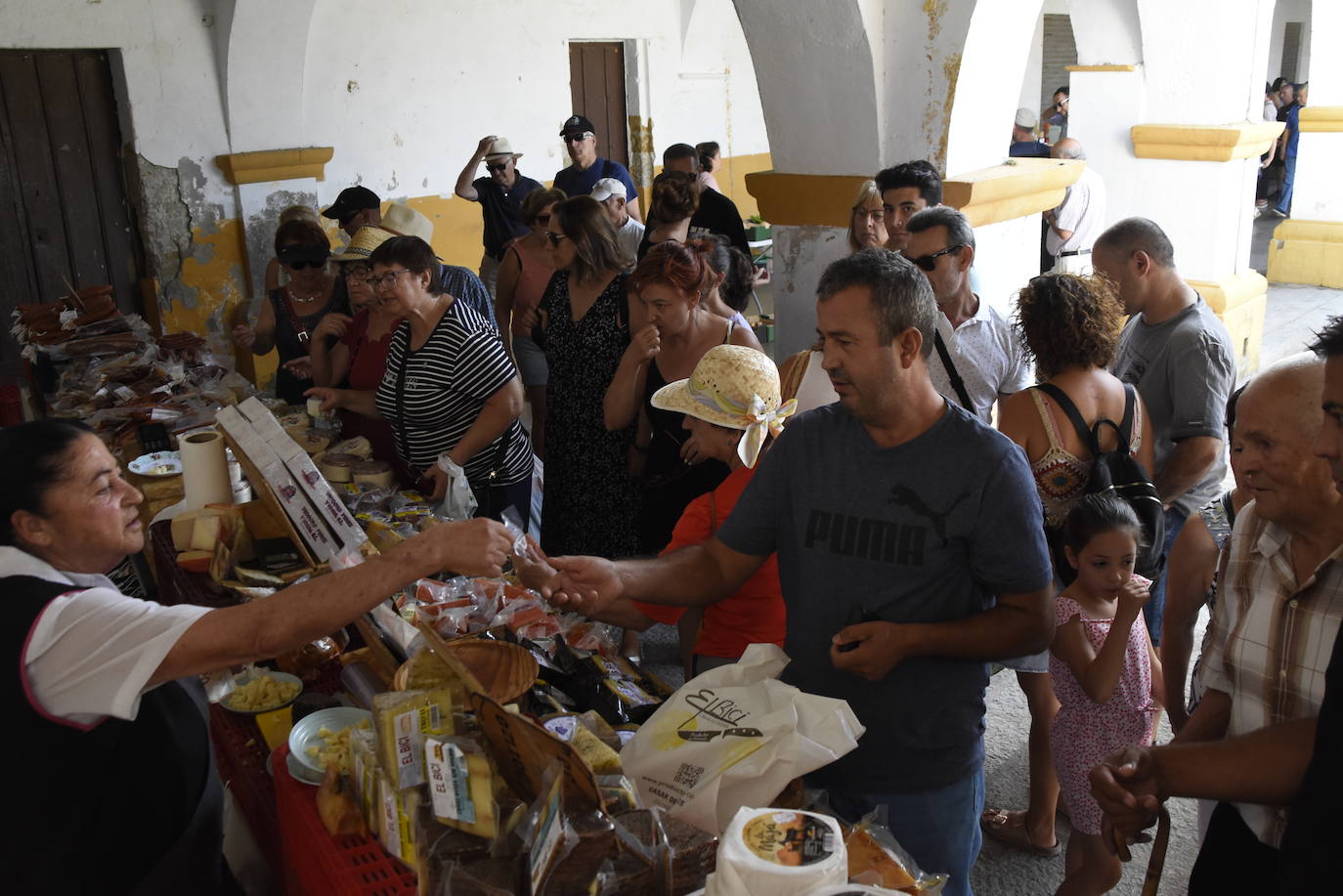 Miles de personas exaltan el comercio local en el Martes Mayor de Ciudad Rodrigo