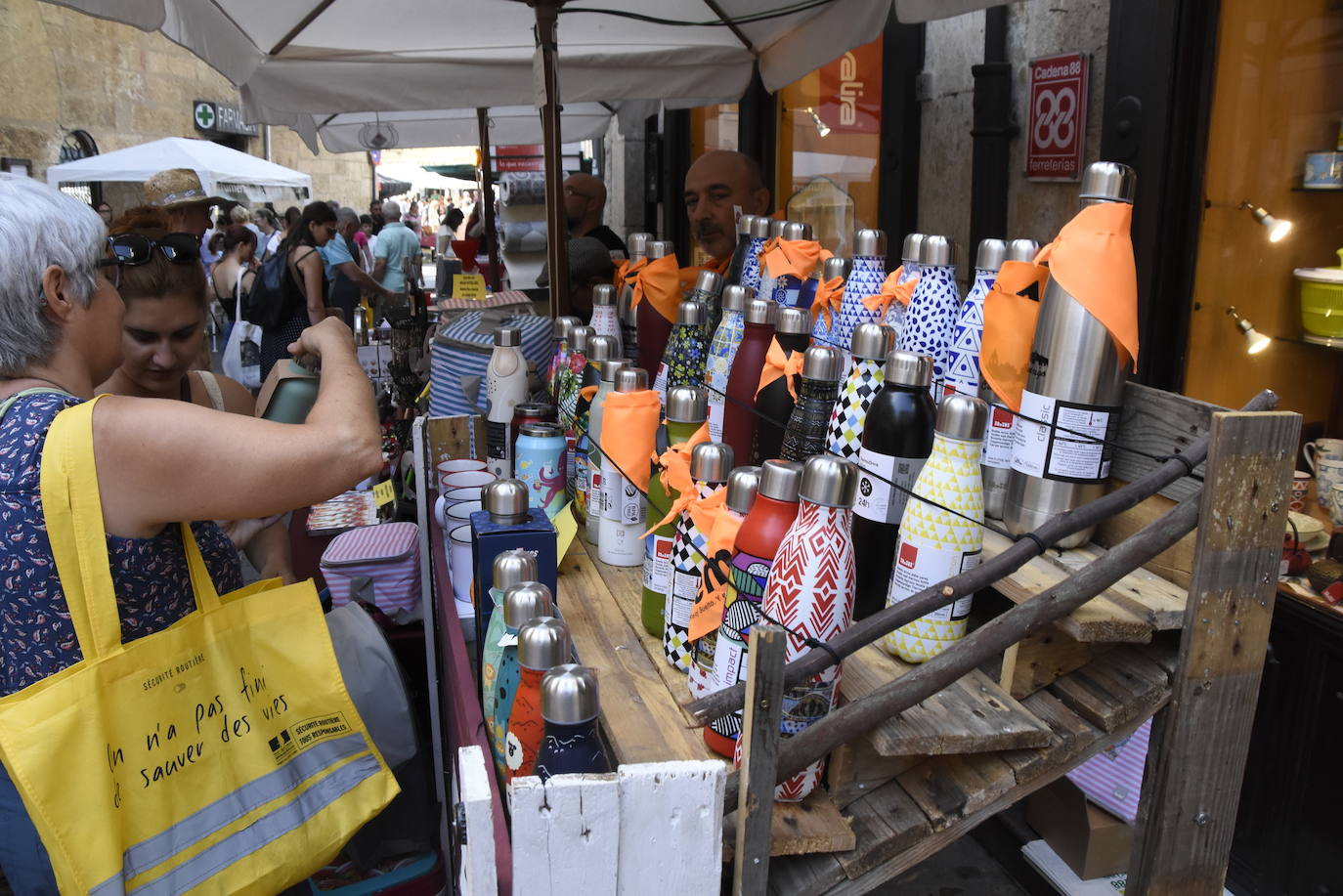 Miles de personas exaltan el comercio local en el Martes Mayor de Ciudad Rodrigo