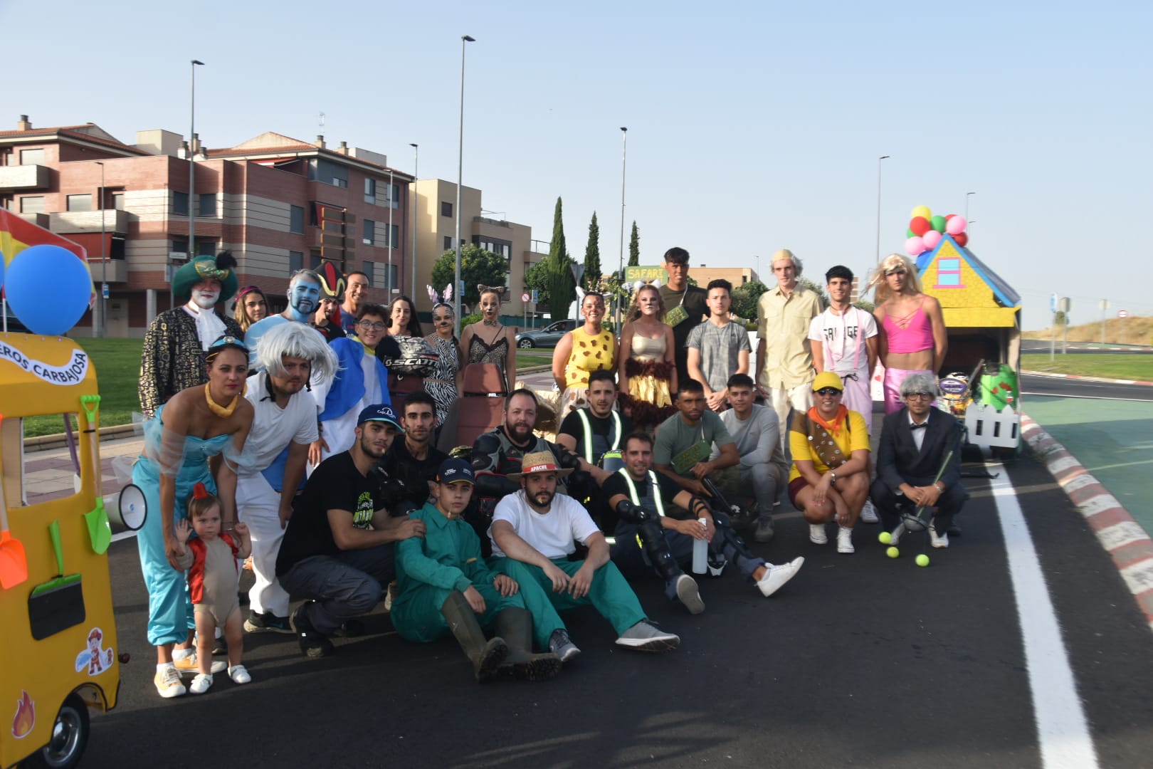 Los autos locos triunfan a lo grande en Carbajosa de la Sagrada