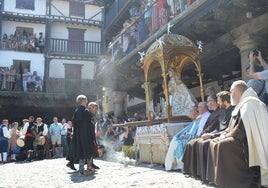 Ofertorio a la Virgen de la Asunción, en la Plaza Mayor