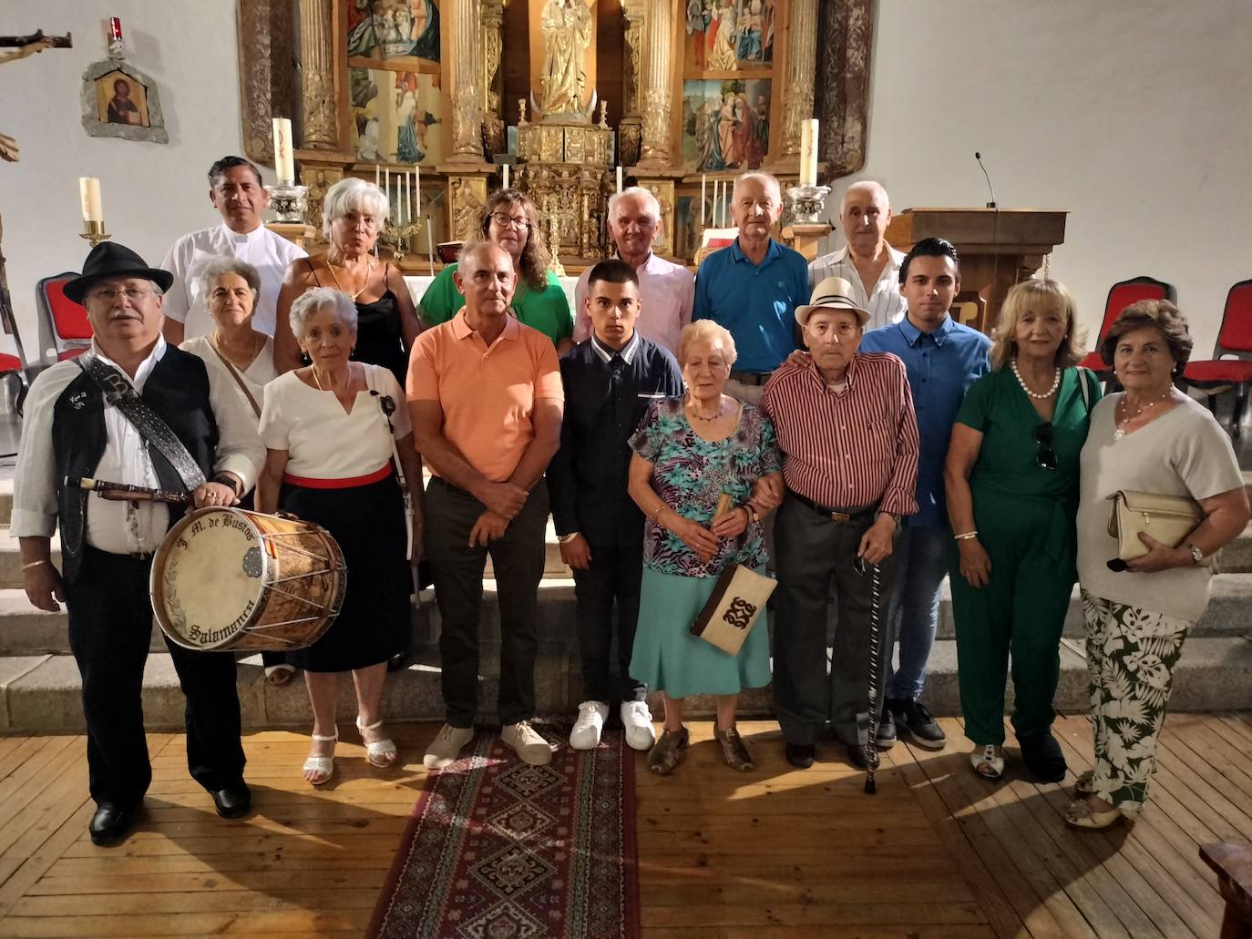 Linares de Riofrío camina hacia sus fiestas y los mayores marcan el camino