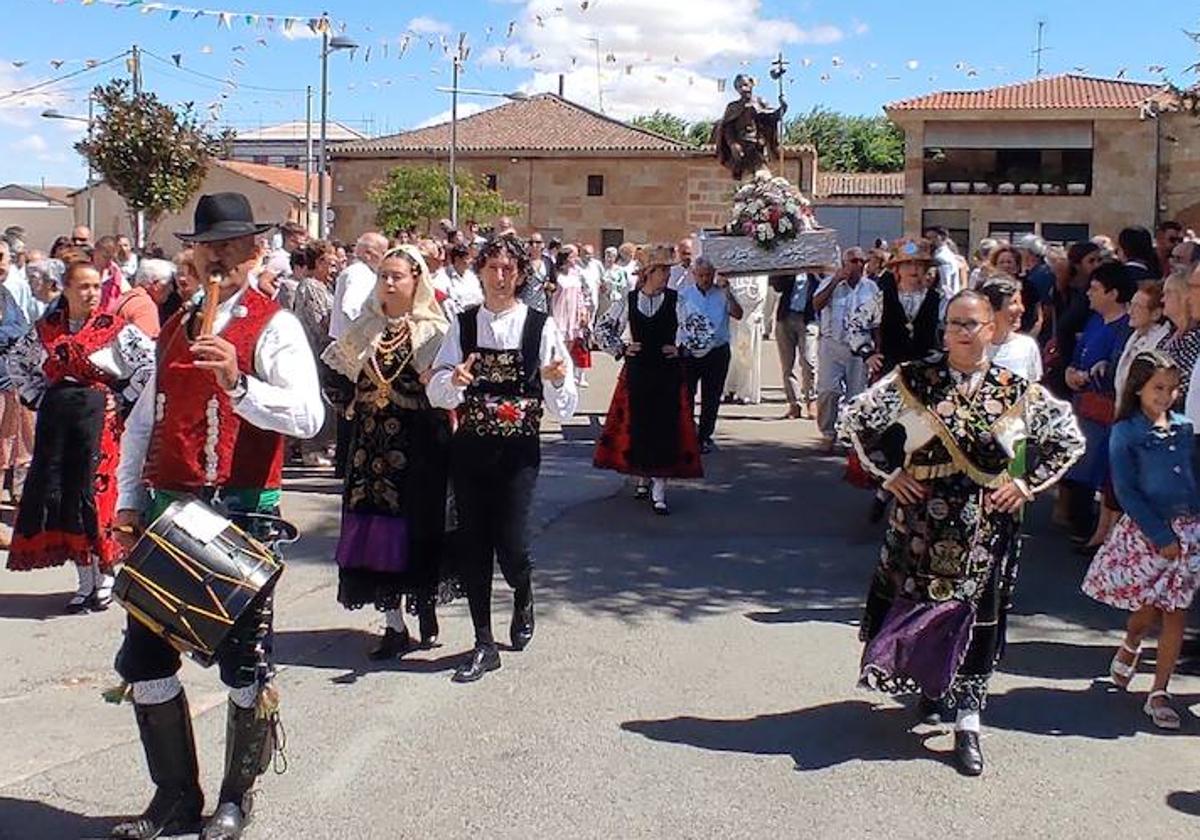 Procesión con charros el día de San Roque del año 2022.