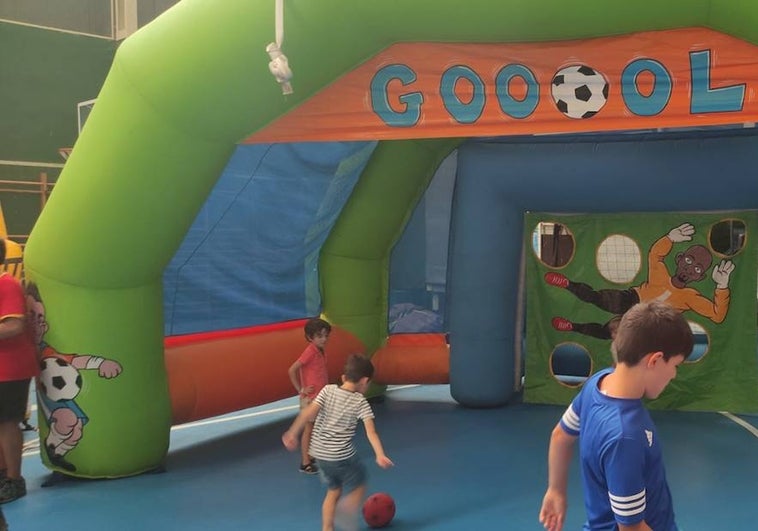Refrescantes actividades en Macotera para celebrar el caluroso Día del Niño