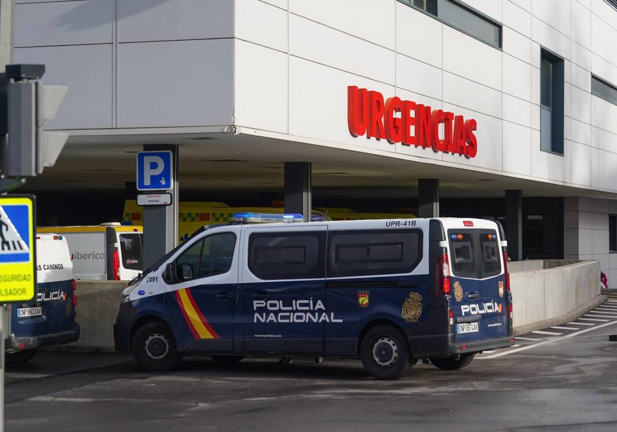 Agrede con una botella de cristal a un hombre junto a la Facultad de Psicología y huye en coche del lugar