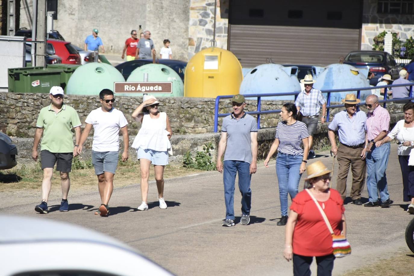 Caótico y largo encierro con caballos en Navasfrías