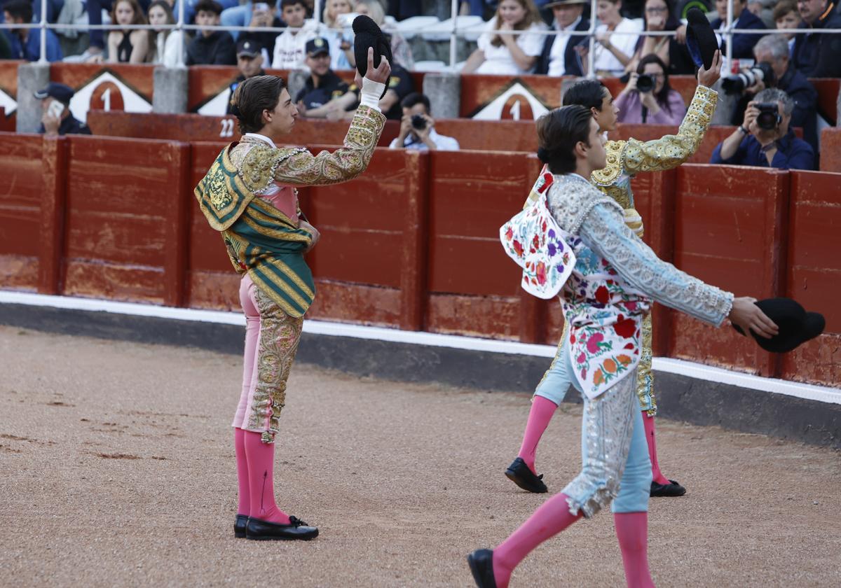 Julio Norte, El Mene y Salvador Herrero saludan a la presidencia en la novillada de La Glorieta el pasado mes de septiembre.