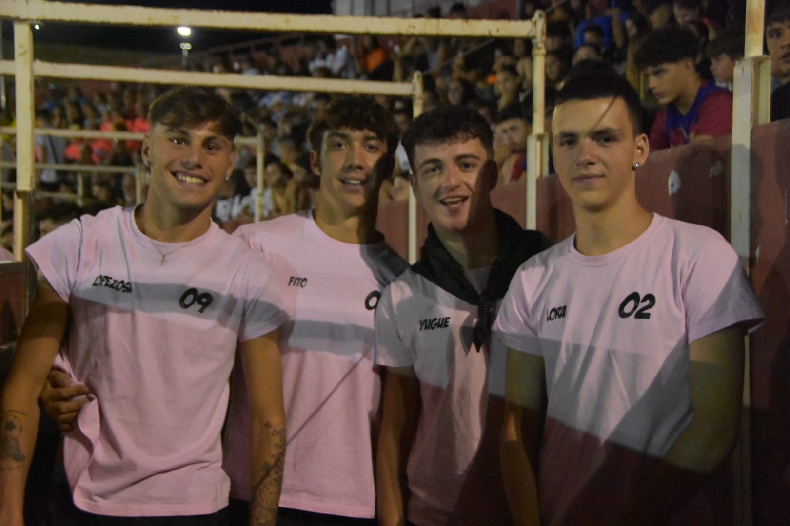 Carbajora llena su plaza de toros en la primera cita nocturna con las vaquillas