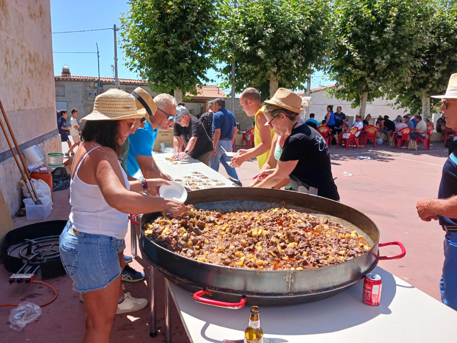 La caldereta une a los vecinos de Almenara de Tormes