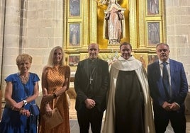 Los representantes civiles y religiosos en la proclamación en la catedral de Astorga.