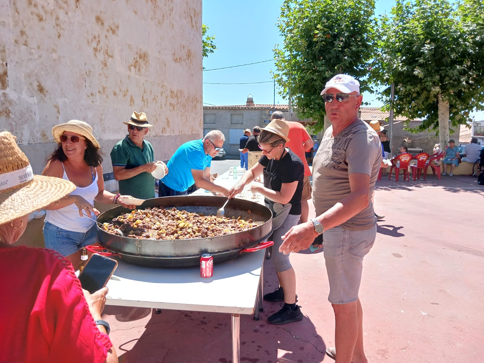 La caldereta une a los vecinos de Almenara de Tormes